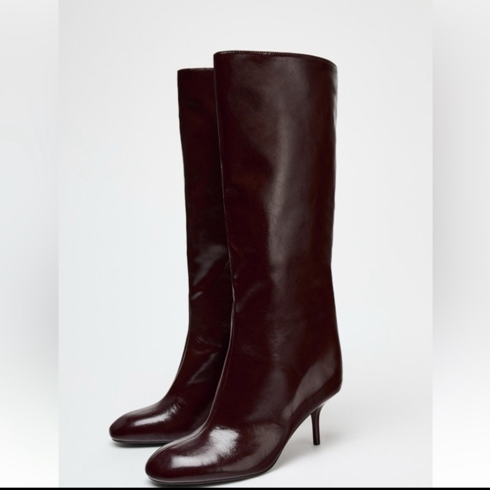 NEW ! ZARA SHAFT  BURGUNDY BOOTS 

🚨FIRM PRICE NO DISCOUNT ON THIS BOOTS
